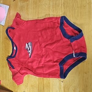 3- Nike boys oneies 6-9 months (B8.8)